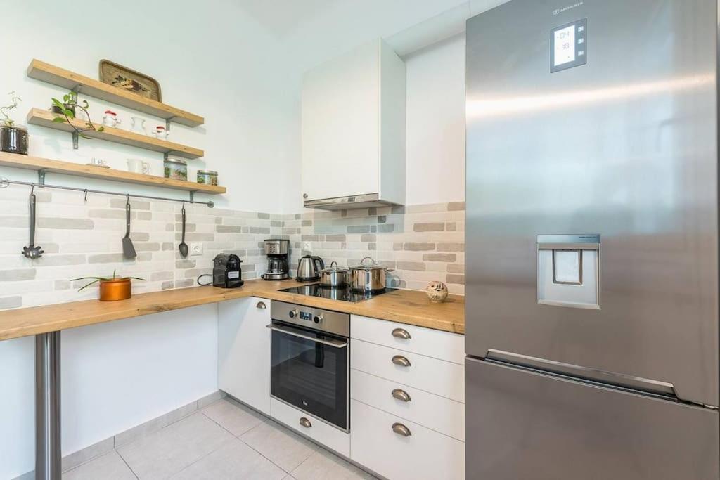 Casa Pamisou Near Attiki Metro Station Apartment Athens Ngoại thất bức ảnh